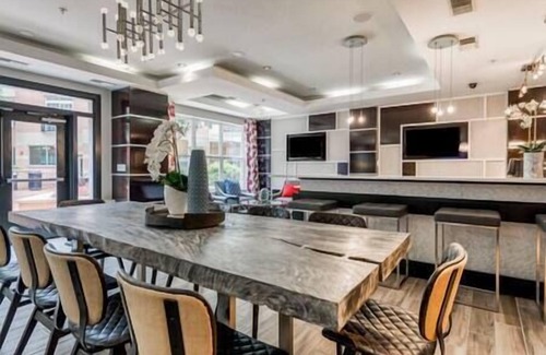 Old Town Alexandria Apartment | Time to Relax | Location | Old Town | 2 Bedrooms