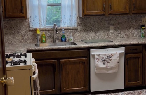 Richardson House | Time to Relax nCharming 3-bedroom home in a quiet Richardson neighborhood.
