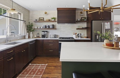 University District House | Timeless Comfort: Unwind in Our Remodeled 3 bedroom Retreat