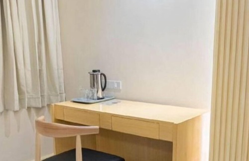 Downtown Tacloban Apartment | Timeless Elegance: Embrace Comfort at Etsu Hotel's Studio