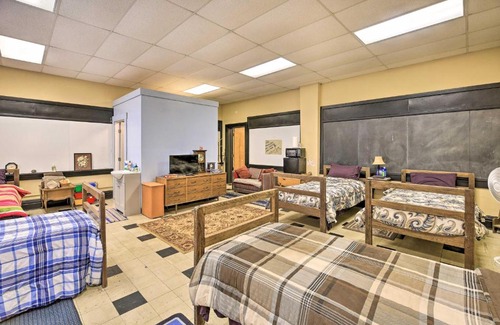 Wilcoe Apartment | Timeless Gary Studio, ATV Trails On-Site!