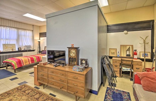 Wilcoe Apartment | Timeless Gary Studio, ATV Trails On-Site!