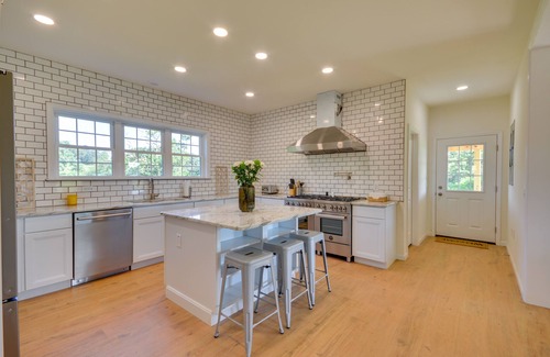 Vesta House | Timeless Hillsville Farmhouse: Blue Ridge Parkway!