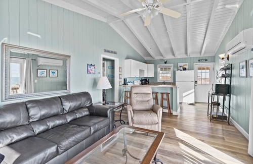 Long Beach Cottage | Timeless Oceanfront Cottage Near Pier with Grill & Fishing Station