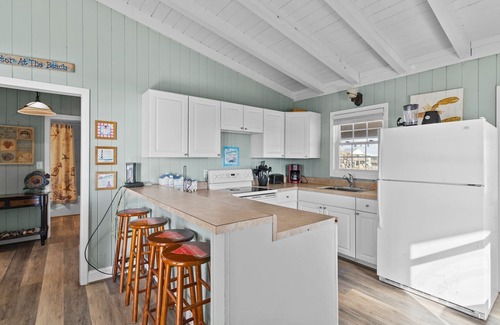 Long Beach Cottage | Timeless Oceanfront Cottage Near Pier with Grill & Fishing Station