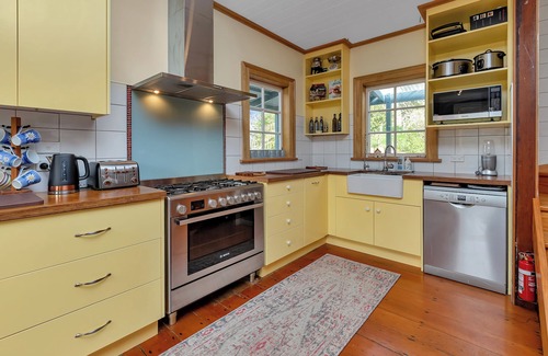 Waipu House | Timeless Retreat, an iconic landmark steeped in history, opposite Waipu Caves!