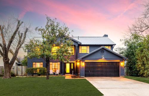 The Hermitage House | Timeless-Texas-Inn - Heated Pool Oasis & Lux Vibe