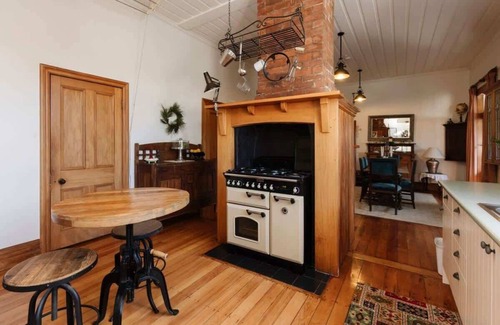 New Plymouth House | Timeless Treasure: Family Getaway in Taranaki