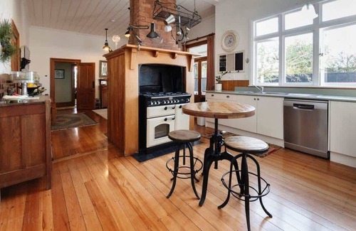 New Plymouth House | Timeless Treasure: Family Getaway in Taranaki