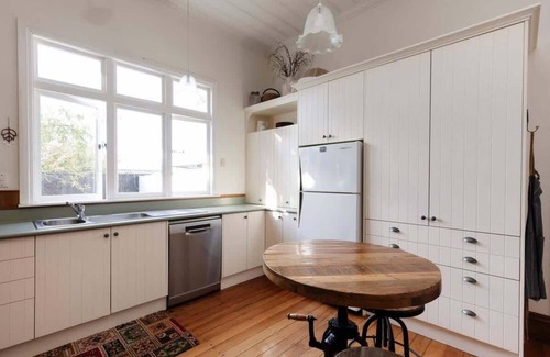New Plymouth House | Timeless Treasure: Family Getaway in Taranaki