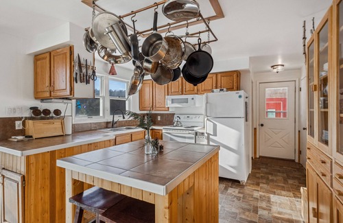 Rexton Ski Chalet | Tin Roof Landing - Richibucto River Retreat