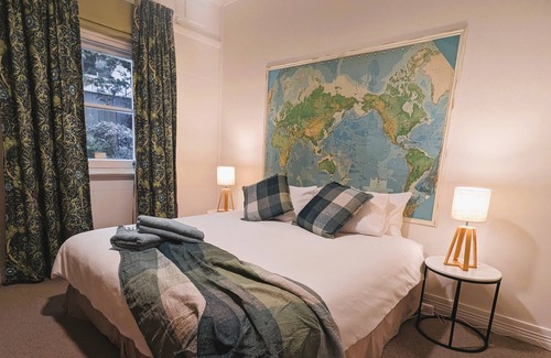 Point Clare House | Tintern– Perfect for families - bay views & historic