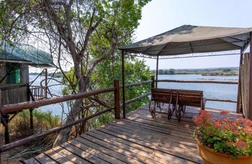 Komanyana Cabin | Tintswalo Siankaba
