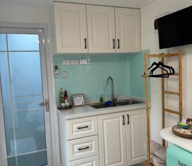 Glenning Valley Apartment | Tiny Amor