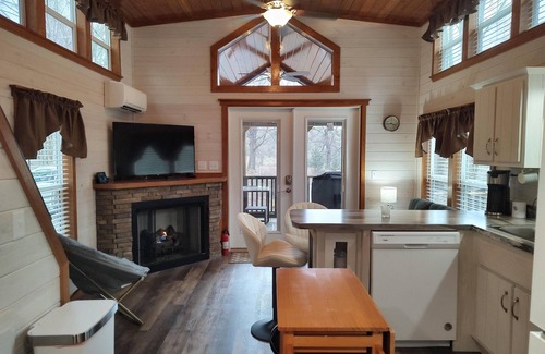 Damascus Cabin | Tiny cabin nesteled on 10 wooded acres at 4000 elevation