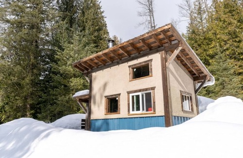 Retallack Cabin | Tiny Cabin, off grid ski cabin