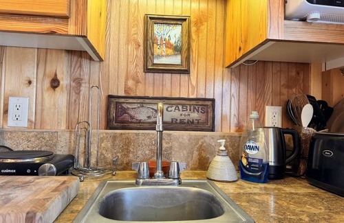 Chester Cabin | Tiny Cabin on the River (EV, Dog Friendly), Tiny Cabin on the River