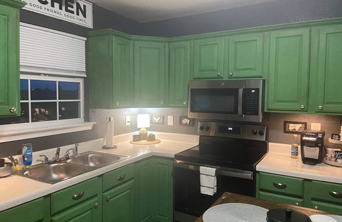 Albany House | Tiny Farm home on 225 acres. 28 miles from Durant Casino & resort. Pet friendly!