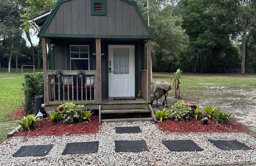 Plymouth Cottage | Tiny Farmhouse Haven!