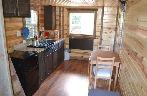 Lyndon Station Cabin | Tiny Home Couples Retreat