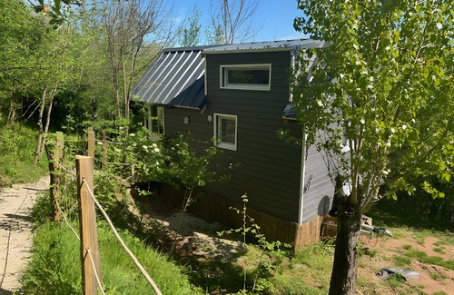 Bessuejouls House | Tiny Home 'La Gondal' with Mountain View, Private Terrace and Wi-Fi