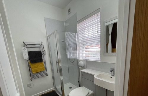 Caldicot Apartment | Tiny Home.Super fast wi-fi.Parking.Work from home.10min M48/49 Bridges.Cosy area