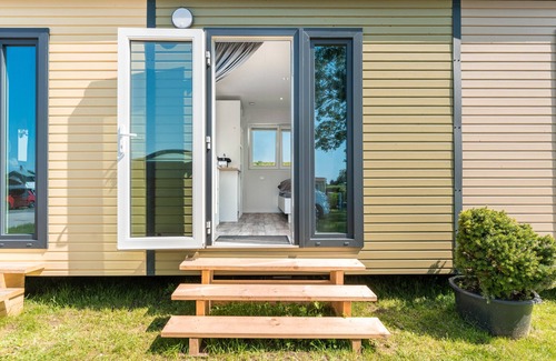 Dahme House | Tiny Home 'Surfbrett 2' with Shared Garden and Wi-Fi