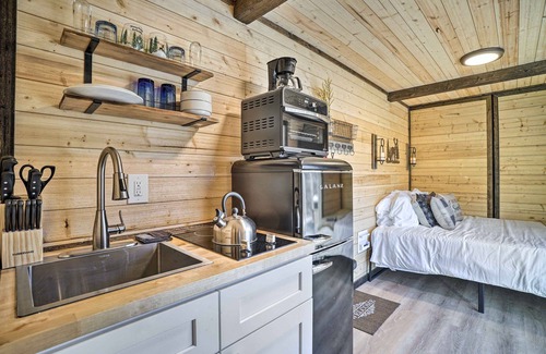 Loudonville Apartment | Tiny Home w/Hot Tub By Mohican State Park!