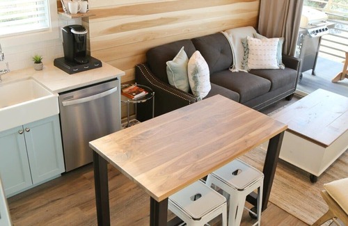 Escalante Apartment | Tiny‑Home W/King Bed, Fire Pit & Monument Views