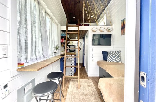 North Houston House | Tiny Home! With Great Layout! Unique Stay Nurses Welcomed