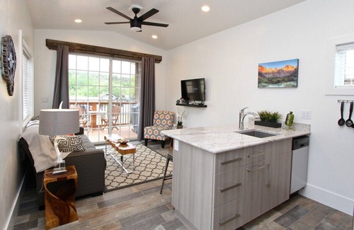 Orderville Apartment | Tiny House #3 Centrally Located to National Parks