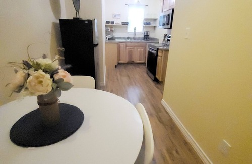 Redwood Apartment | Tiny House 5 min from town,5min to river,4min Santa R hospital