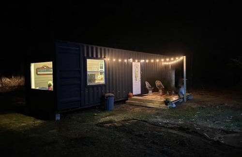 Nacogdoches Villa | Tiny House Oasis Nature Escape Unit A