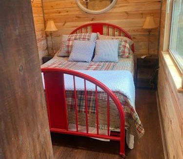 Nacogdoches Villa | Tiny House Oasis Nature Escape Unit A