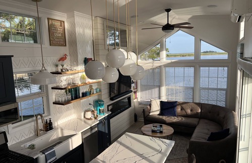 Sandbridge House | Tiny House on Sunset Point - Back Bay