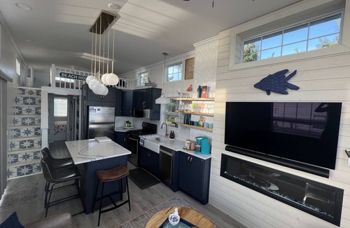 Sandbridge House | Tiny House on Sunset Point - Back Bay