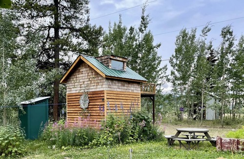 Whitehorse Cabin | Tiny House on Urban Farm-Glamping