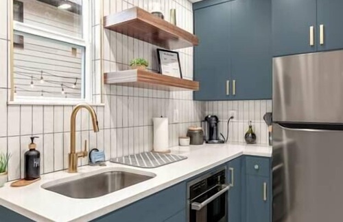 MLK House | Tiny House-Sleeps 4-Kitchen-Washer/Dryer-Patio