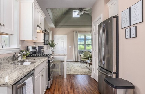 Lexington House | Tiny House w/Big Mountain Views - near VMI & WLU