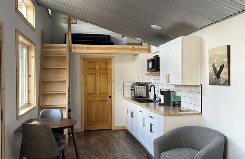 Bear Creek Cabin | Tiny House w/Forest Deck - Spruce Woods Acre