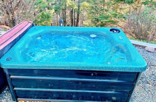 Cosby House | Tiny House, WIFI,Hot tub,Secluded