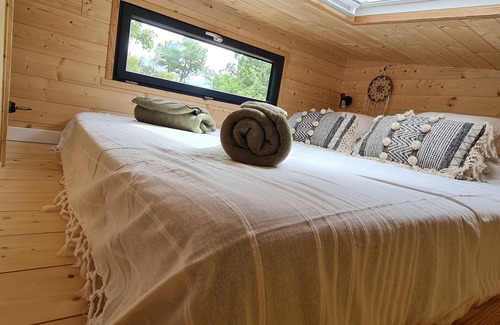 Peypin Bed & Breakfast | Tiny house with private terrace and heated pool access