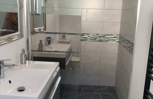 Peypin Bed & Breakfast | Tiny house with private terrace and heated pool access