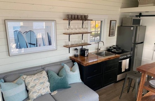 Summerville Centre House | Tiny Oceanfront Retreat - Hot and Sauna