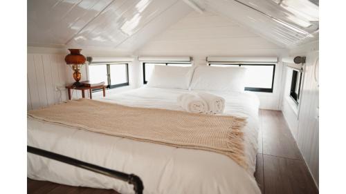 Smeaton House | Tiny Regen Farm Stay by Tiny Away