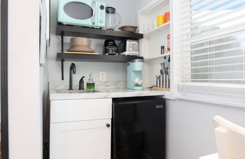 Historic Uptown Apartment | Tiny rental +patio+BBQ+2bikes+Parking- great area!