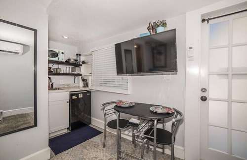 Historic Uptown Apartment | Tiny rental +patio+BBQ+2bikes+Parking- great area!