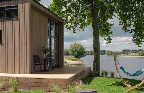 Maurik Ski Chalet | Tiny River House - One Bedroom Chalet, Sleeps 2
