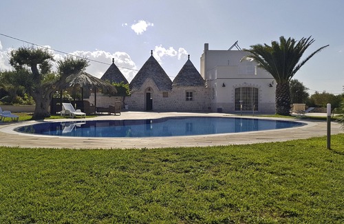 Monopoli Villa | Tipical Trulli villa with swimming pool