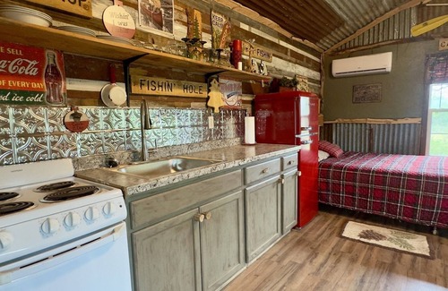 Voca Cabin | Tippy Canoe | Fun & Unique Cabin Close to Castell